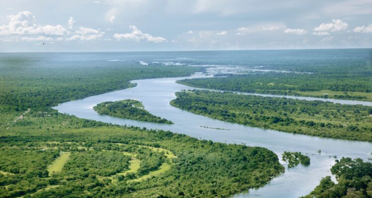 Sungai Terpanjang di Indonesia yang Bikin Melongo! Bukan Cuma Panjang, Tapi Penuh Misteri!